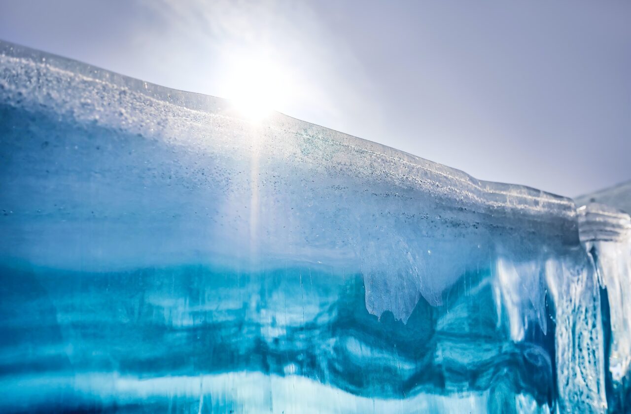 Sinistä jäätä