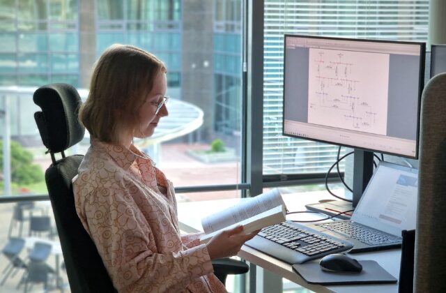 Anniina_työpisteella_rajattu